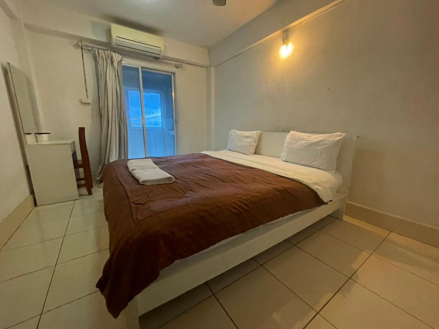 Oyo 75494 President Apartment Pattaya Exterior photo