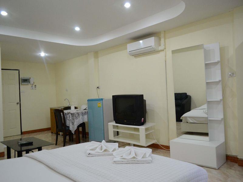 Oyo 75494 President Apartment Pattaya Exterior photo