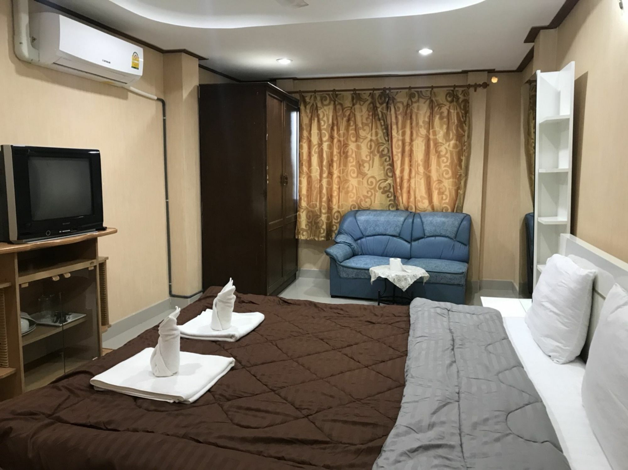 Oyo 75494 President Apartment Pattaya Exterior photo